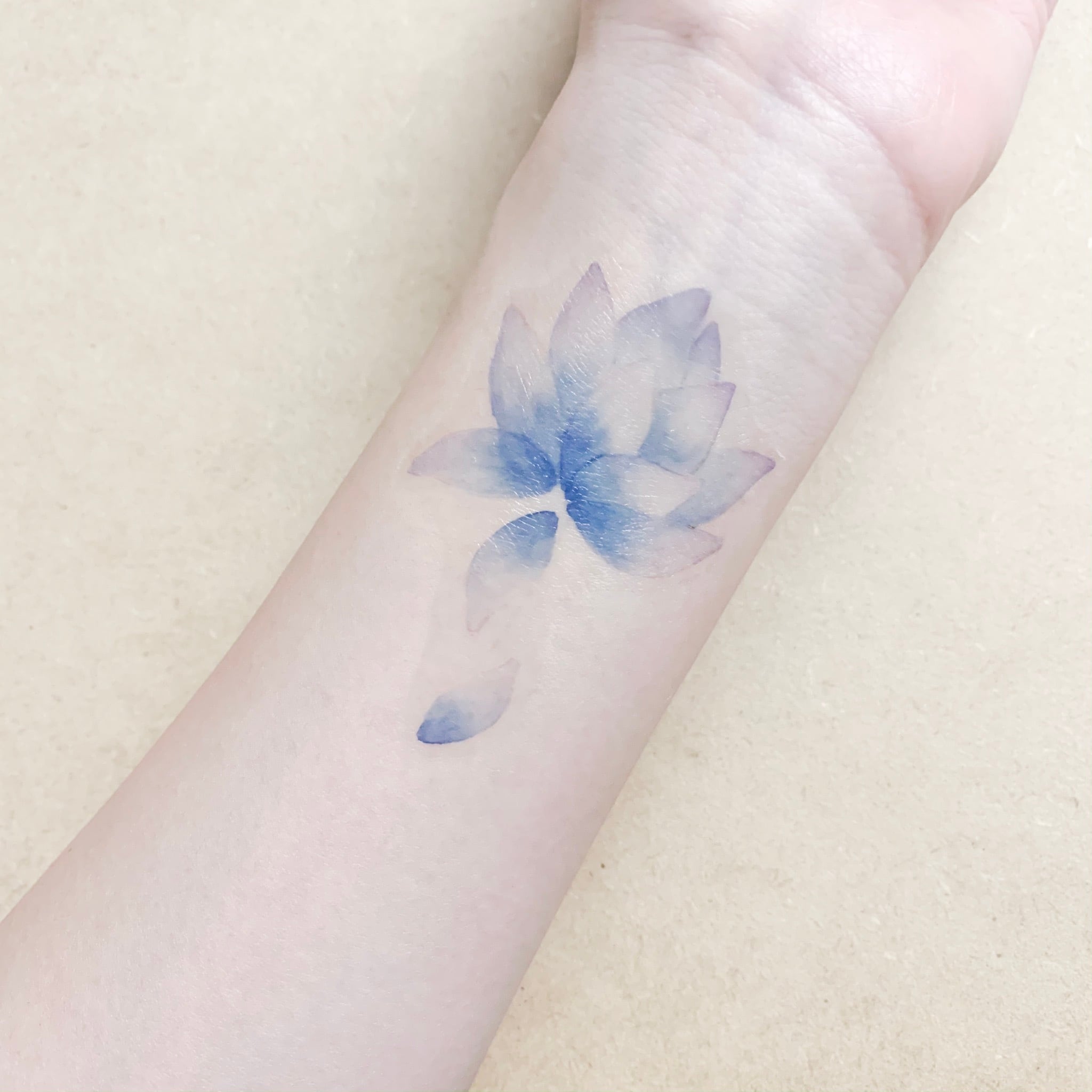 タトゥーシール 蓮の花 21最新のスタイル