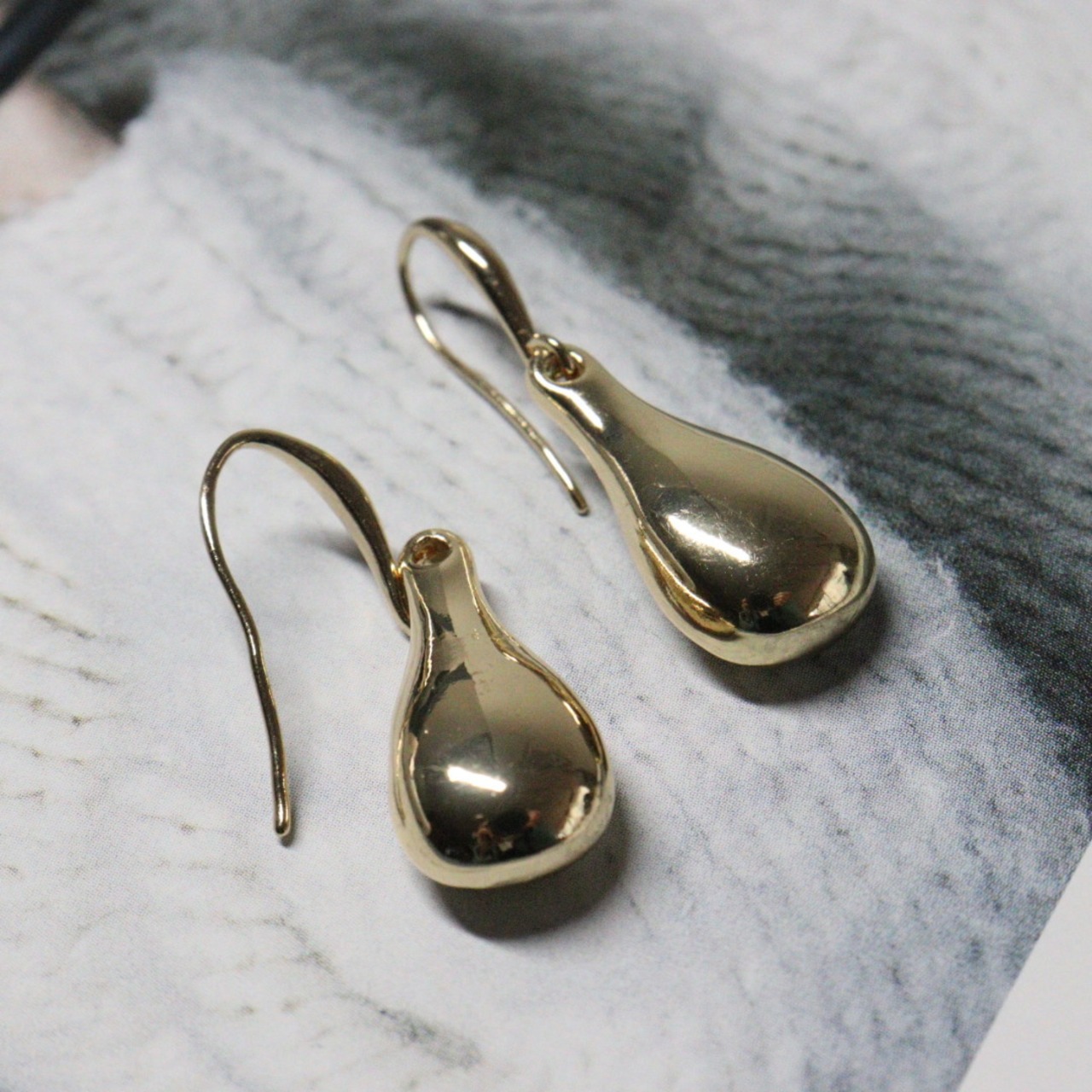 低アレ対応 涙のしずくピアス ニッケルフリーポスト bittersweet