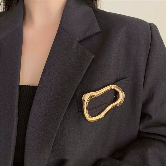 Fluid Curve Statement Brooch 01465