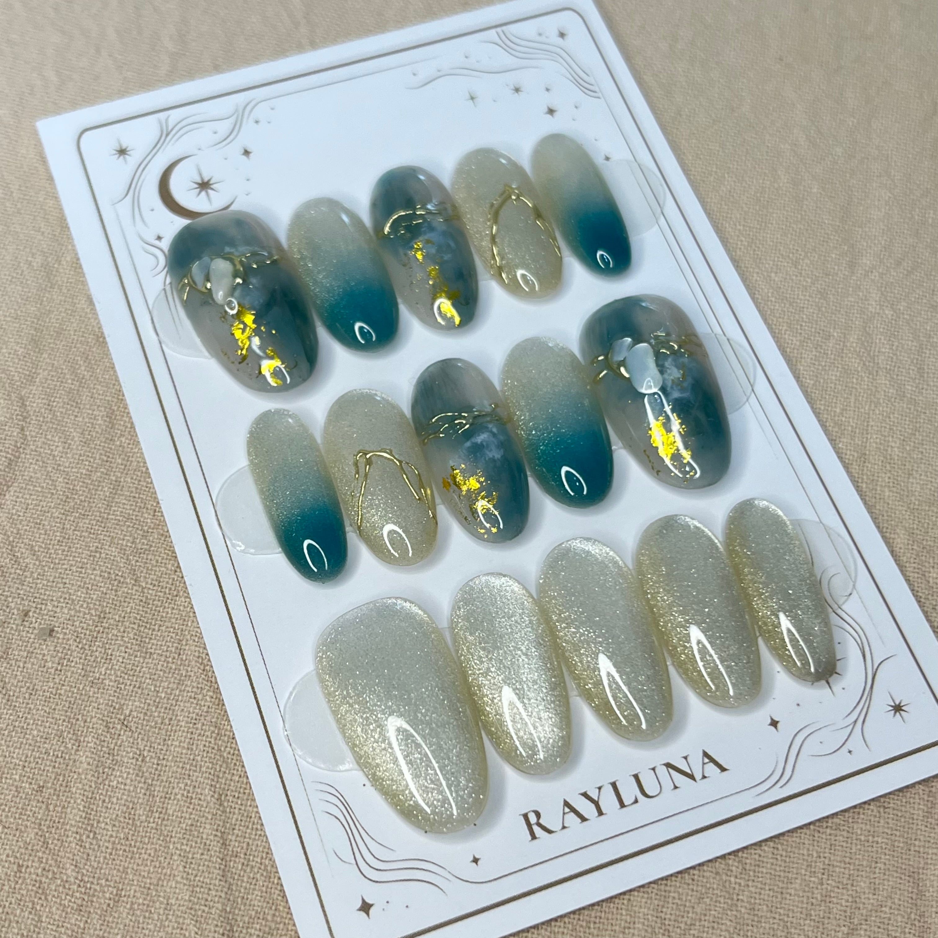 【#736】繰り返し使える【プレミアム】ネイルチップ15枚セット/ホワイト グリーン/ロング オーバル/XY296