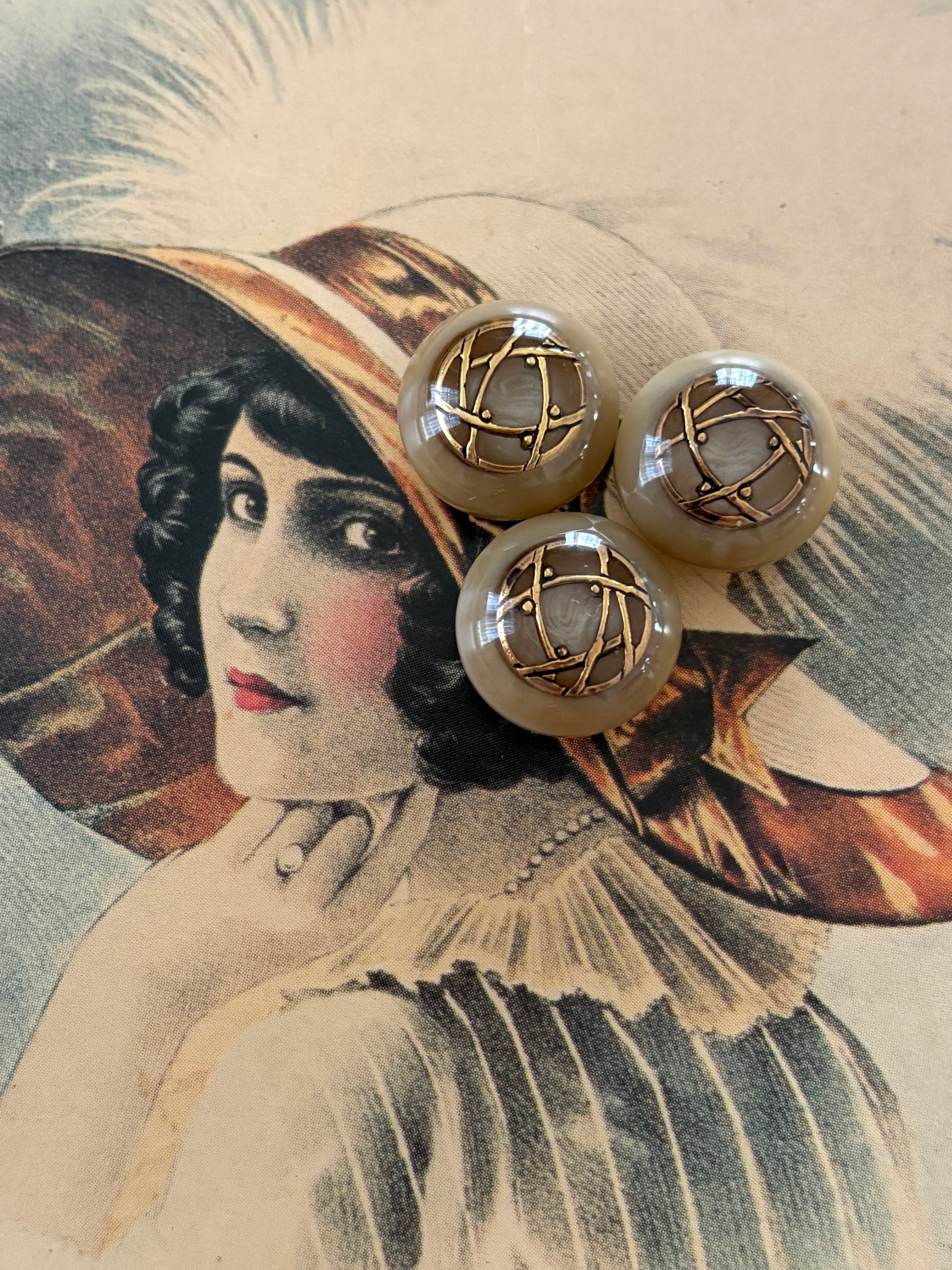 14mm Japanese ヴィンテージボタン ドーム型 ベージュ×ゴールド 樹脂ボタン アクセサリーパーツ 装飾材