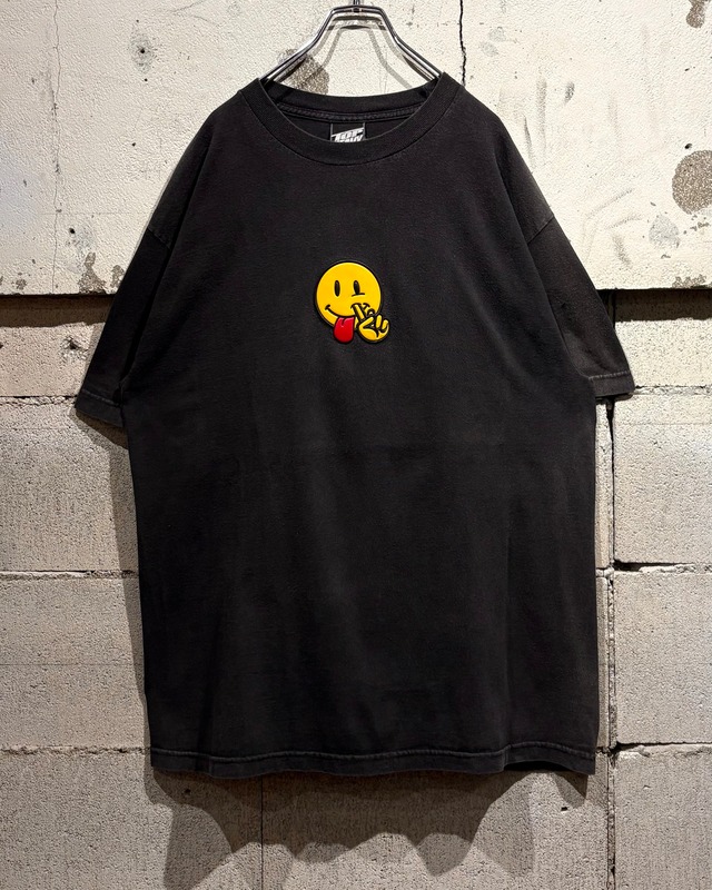 【Caka otto】00's Tongue-out Smiley Face Patch Loose T-Shirt