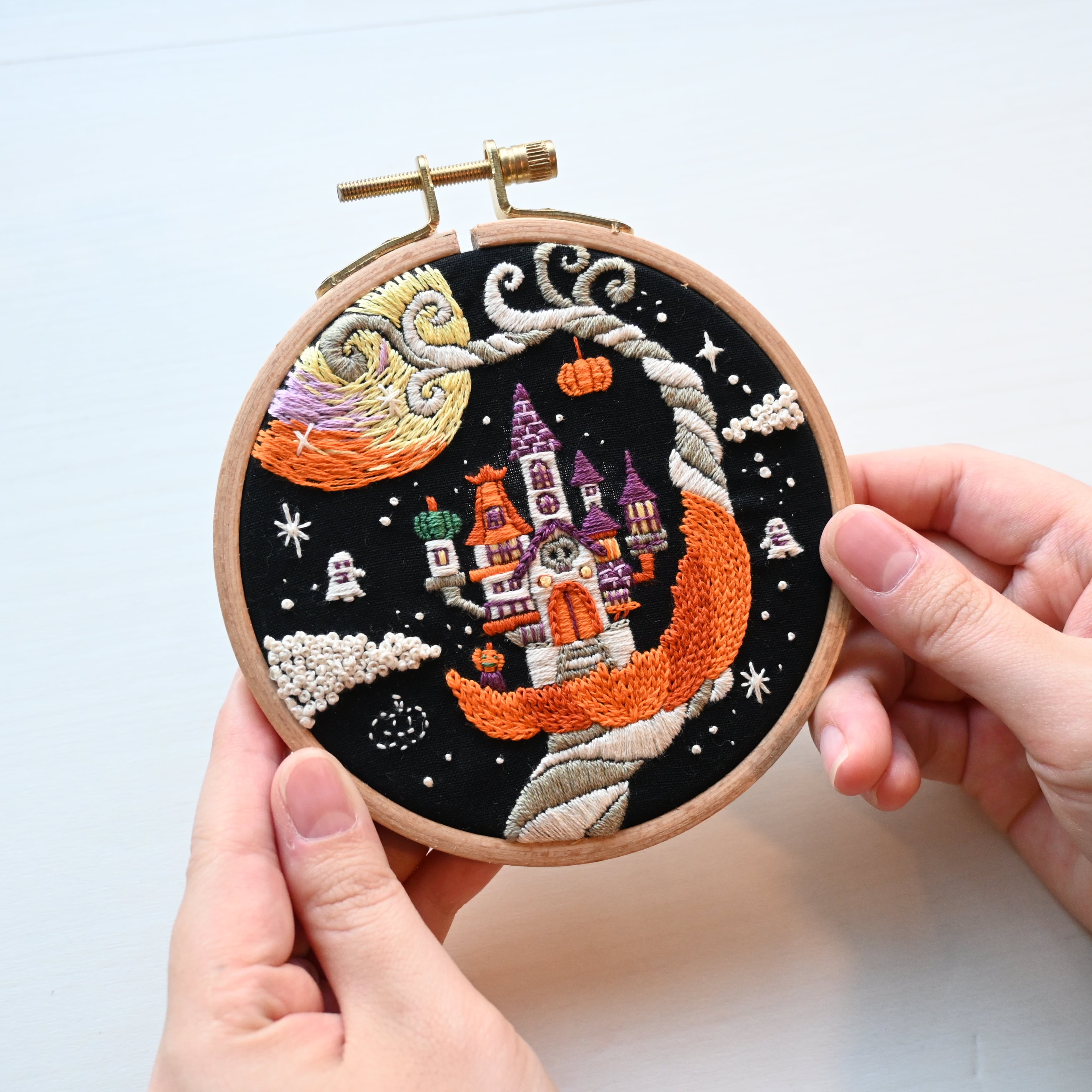 刺繍キット おばけカボチャの街より「カボチャ屋敷」《空想街雑貨店》