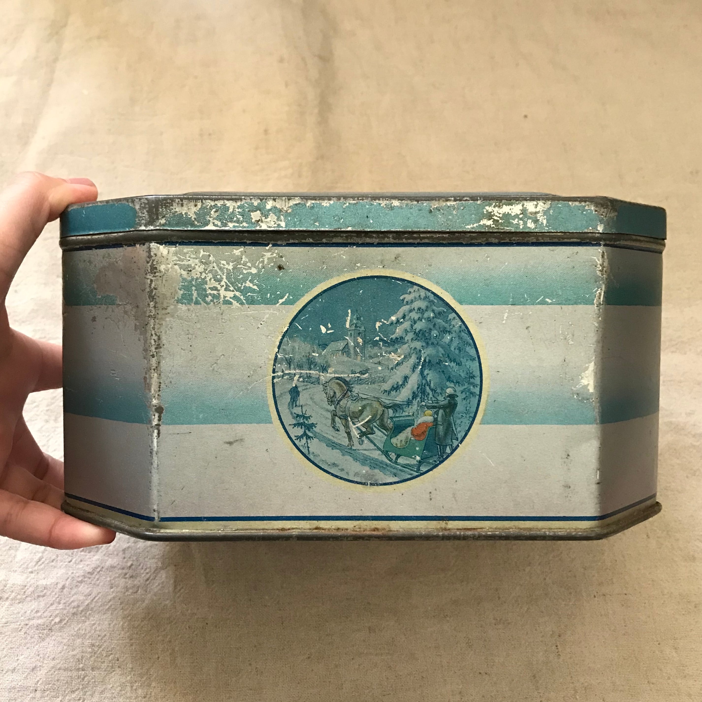 雪景色の大きな錆びた缶 | tsuitachi craft&brocante