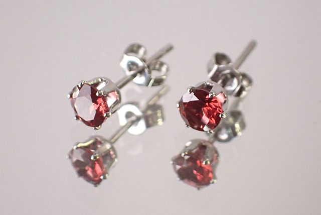 ピンクガーネットピアス　約4mm　[D9-128]