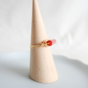 赤メノウ　ほそながい　ゴールドの指輪