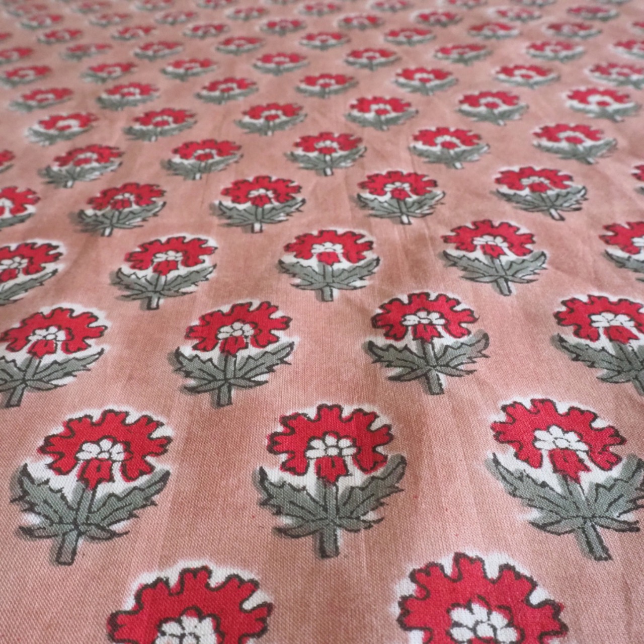 ブロックプリント生地【50cm単位】インド綿  小花柄 ココアブラウン×赤 #59835-BR2