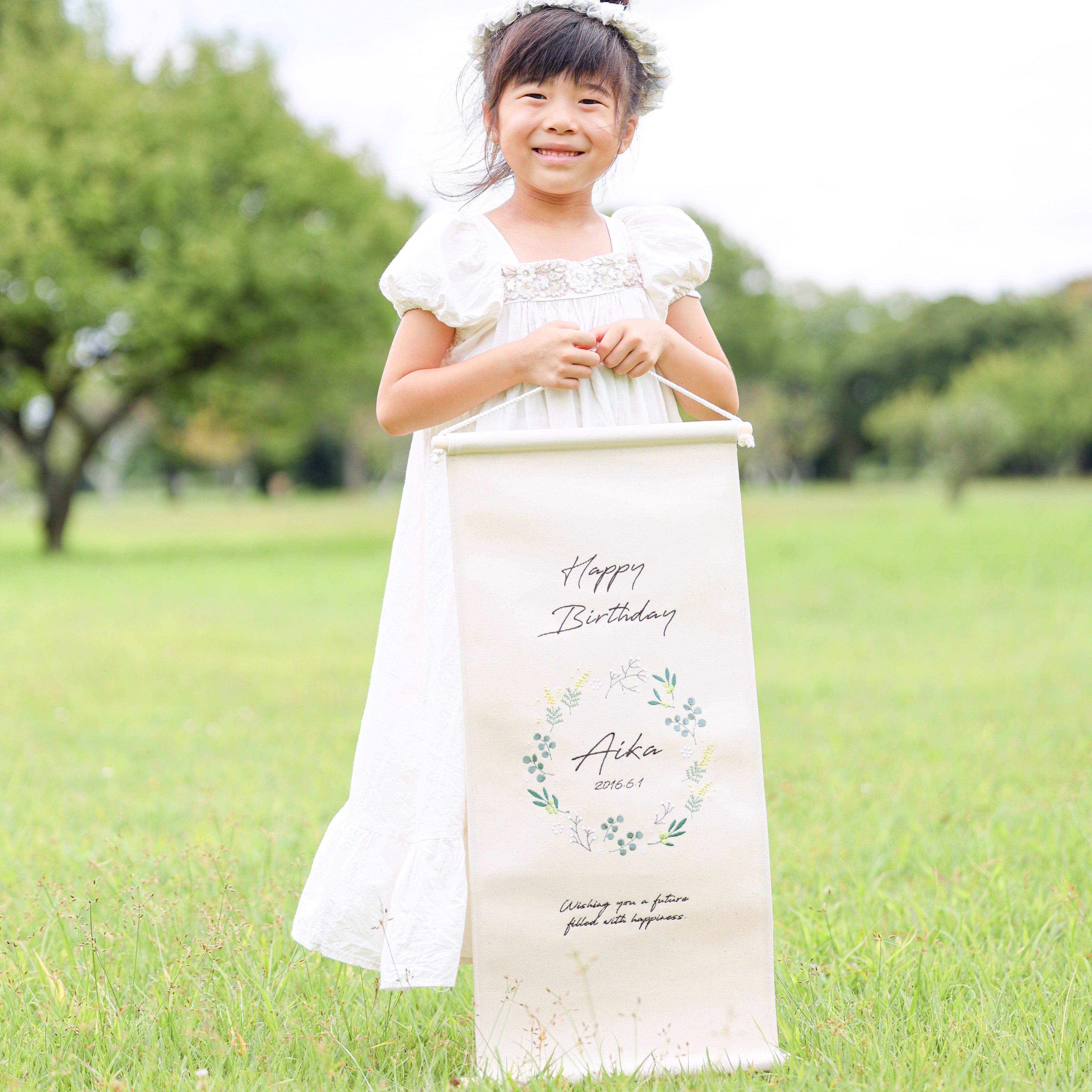 みさ様✩⋆確認専用ページ ハーフバースデーガーランド（ネーム含む） 名入れ】刺繍バースデータペストリー《小サイズ》ハーフバースデー