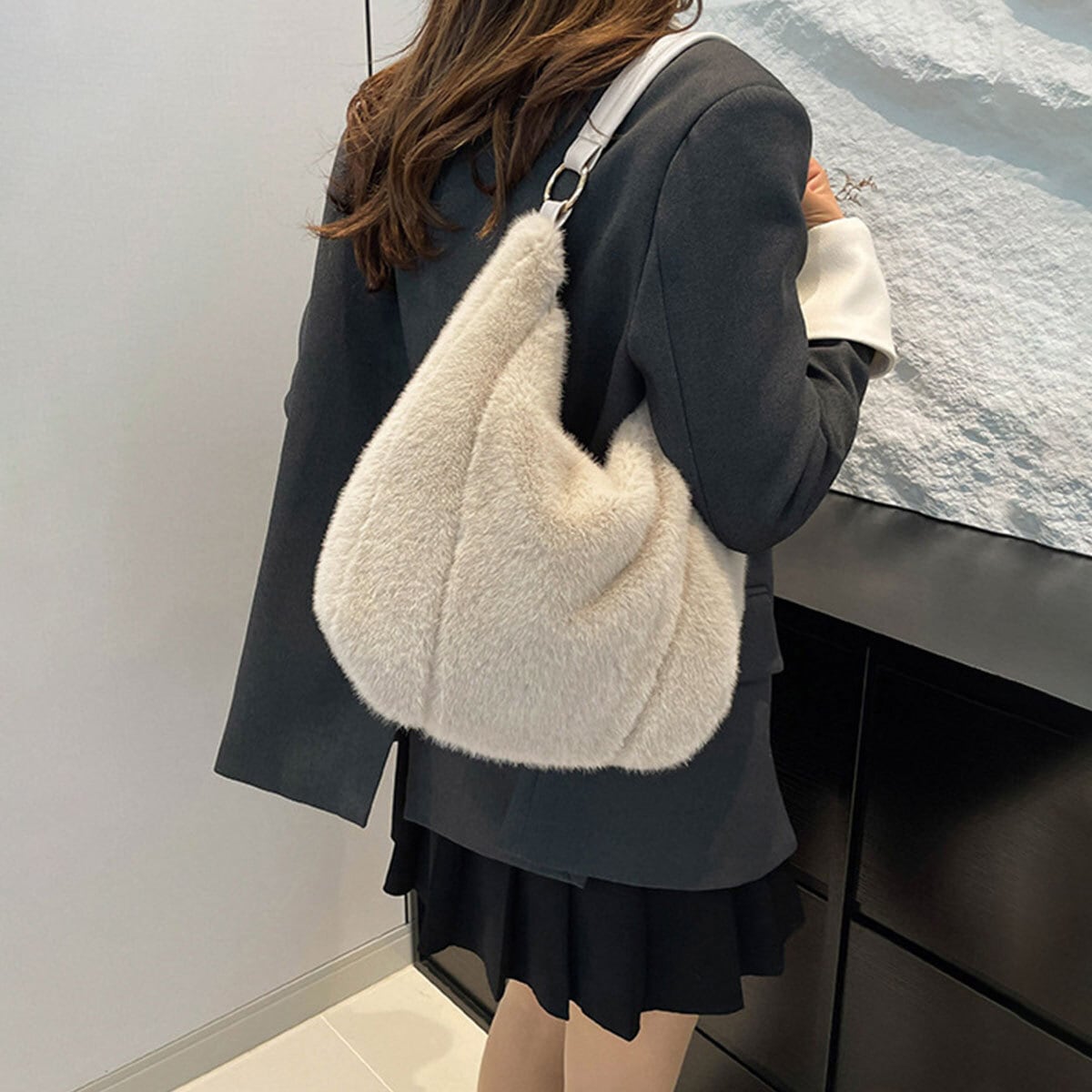 トートバッグ ファー バッグ レディース 秋冬 大容量 軽量 A4 ふわふわ もこもこ きれいめ 大人 かわいい おしゃれ エコファー 斜め掛け ショルダーバッグ 大人可愛い 大人女子