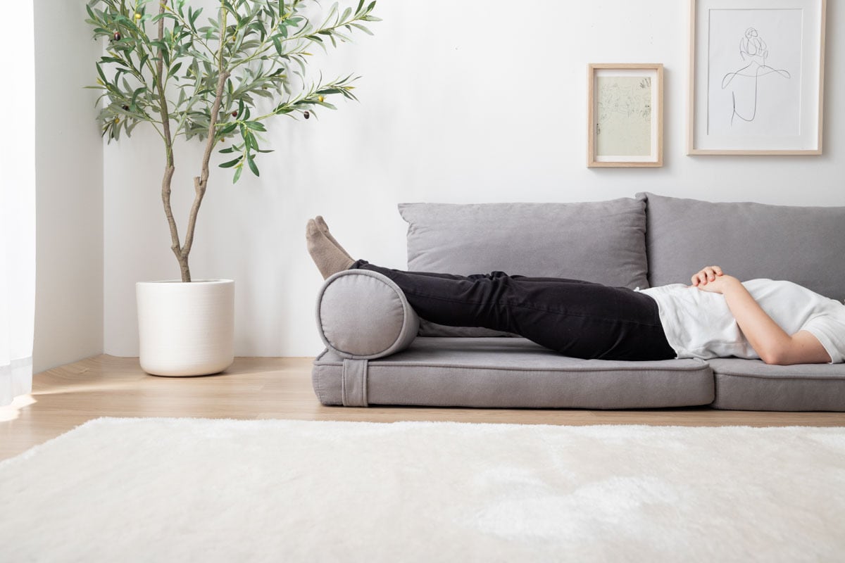 お部屋に圧迫感を与えないロー設計で、一人暮らしやワンルームに