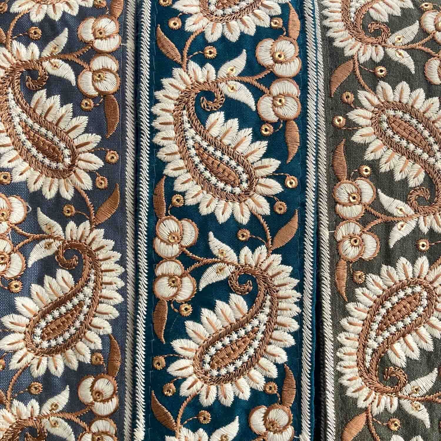 白ライン縁ペイズリー刺繍ローシルクリボン（50cm〜） | Dua