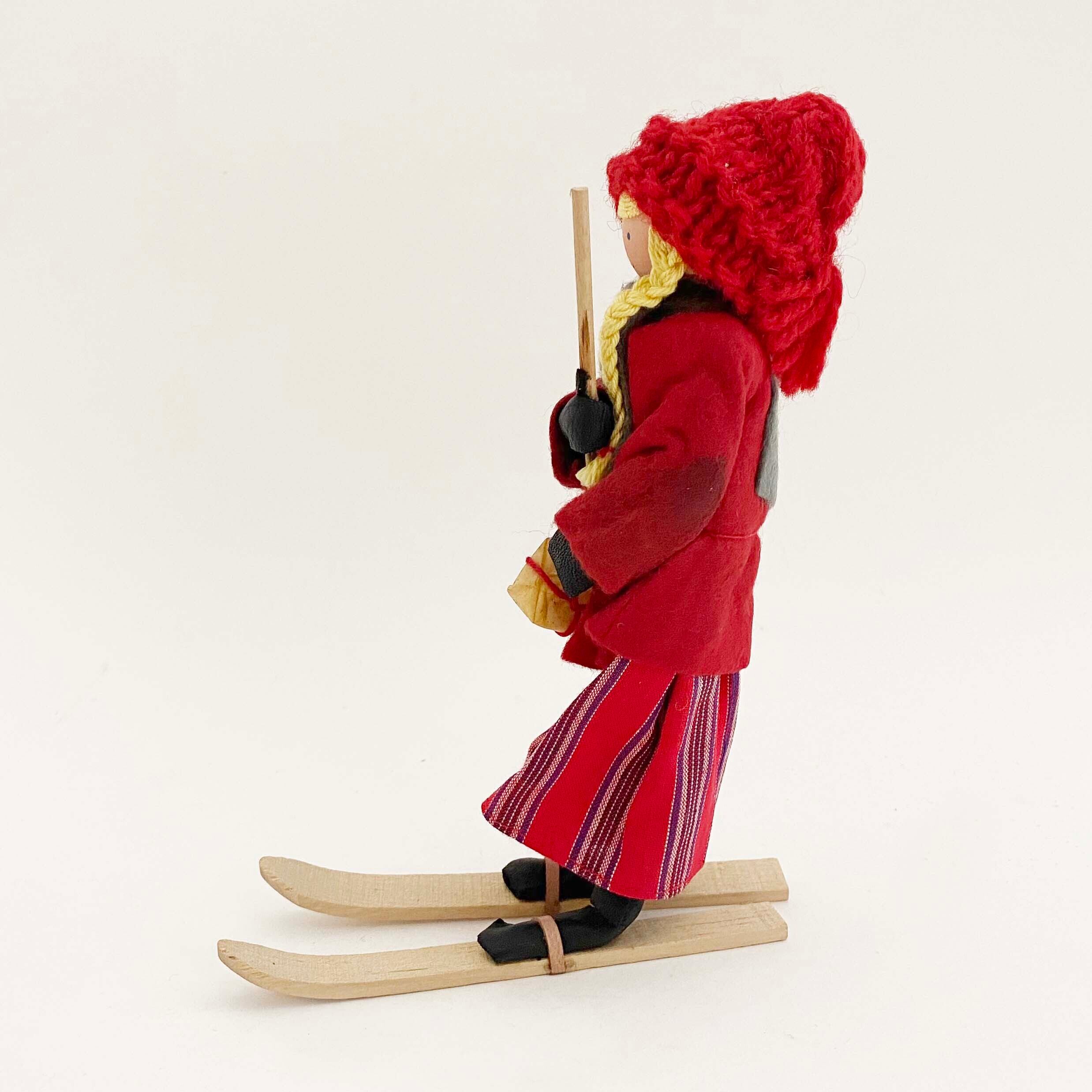 スキーをする乙女の木人形（スウェーデン製） | kokeshka