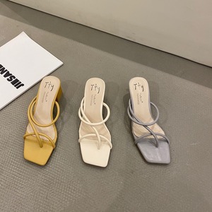 【送料無料】 サンダル シューズ 靴 チャンキーヒール 太 ヒール スクエアトゥ ミドルヒール レディース 美脚 脚長 スタイルアップ 歩きやすい 痛くない 疲れにくい カジュアル シンプル きれいめ お洒落 大人可愛い おしゃれ 大人女子 ベージュ イエロー グレーブルー 灰色 無地 20代 30代 40代 夏 お出かけ デート 女子会