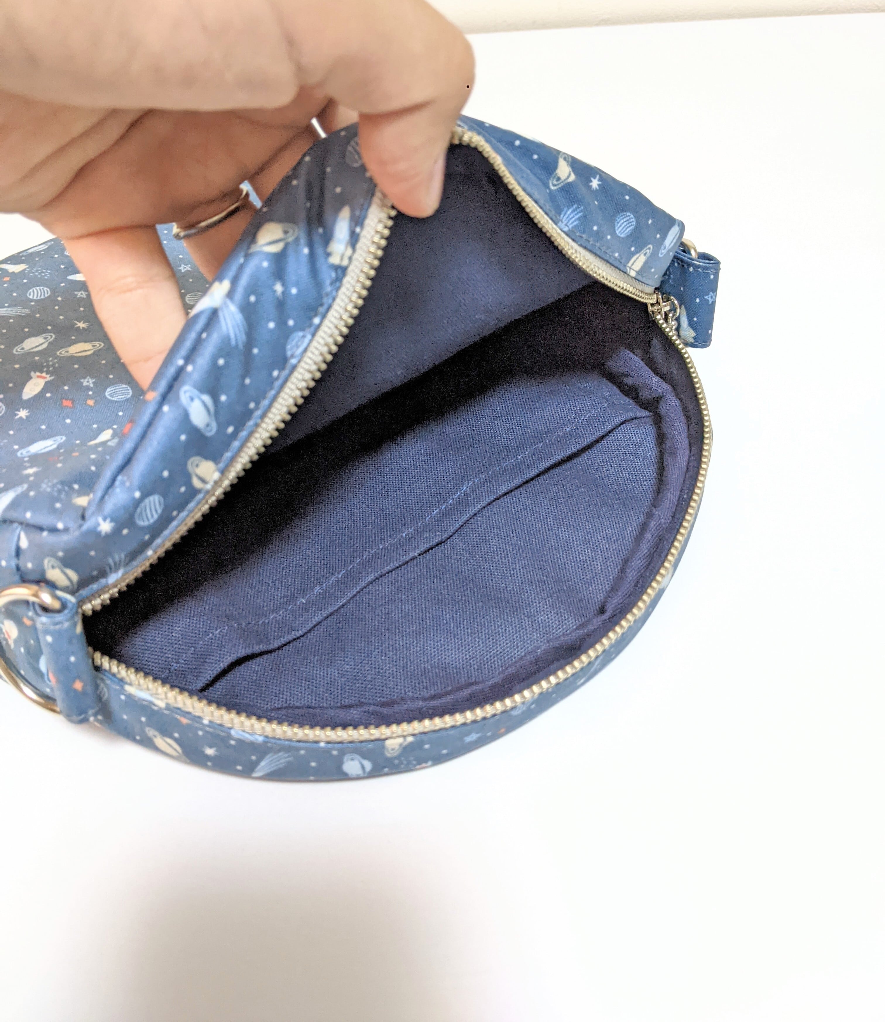 カーテン、ポーチ、バッグハンドメイド FOIL BAG/カーテン生まれのシルバーバッグ-SAVA!STORE