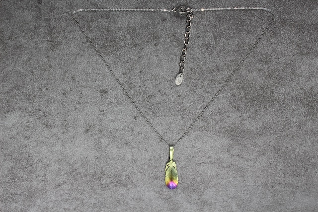 mini lucky feather necklace / 色あり