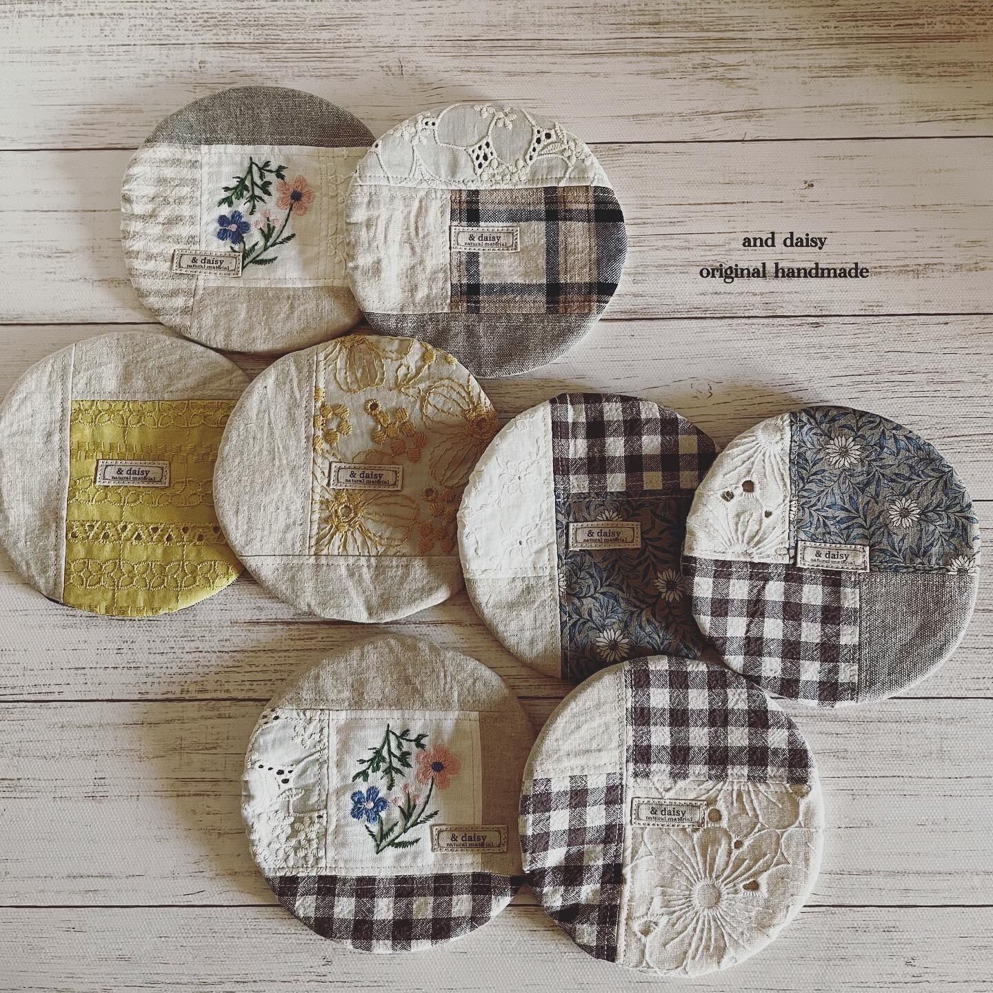 ハンドメイド**はぎれを繋いだまんまるコースター2セット**&daisy