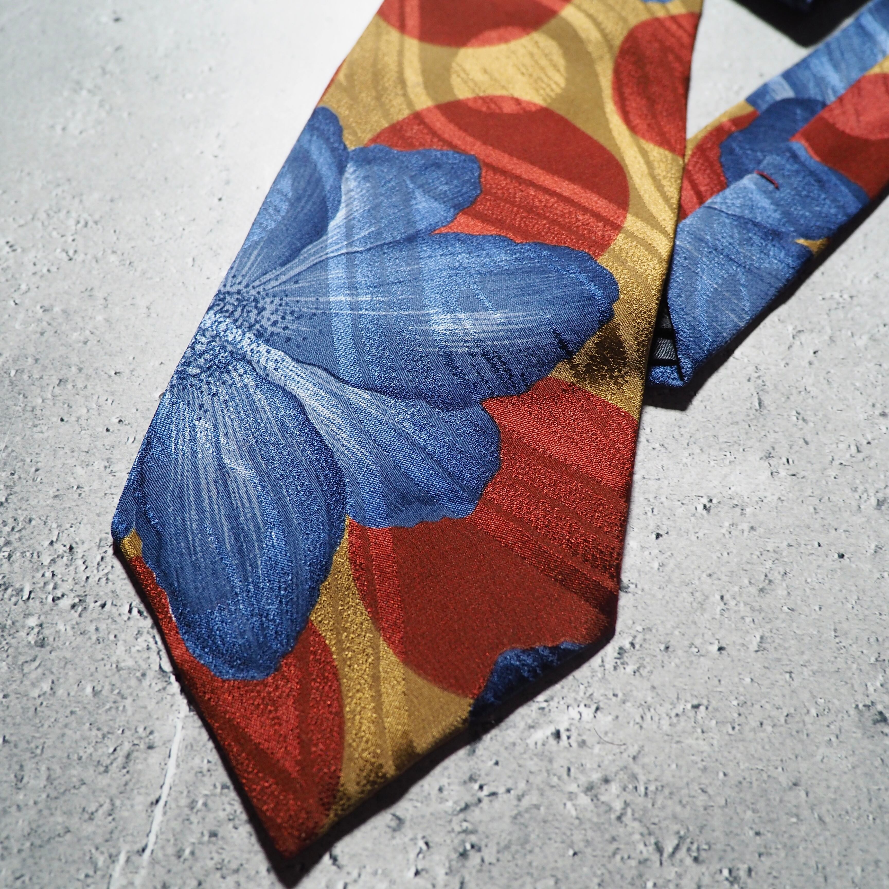 Beautiful cold flower × Dot pattern vintage silk Tie