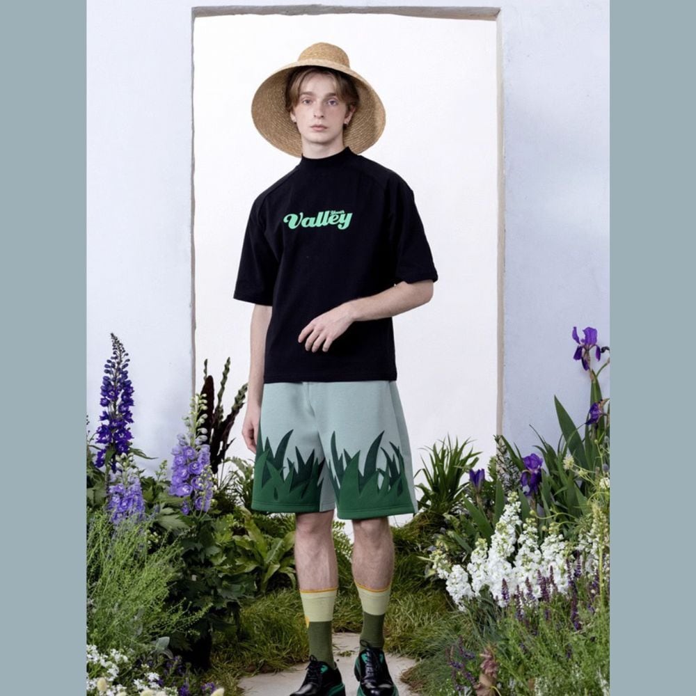 草むらの中を歩くグリーンハーフパンツ【メンズ】 E00261 | EMMA GRAND