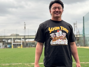 THE THREE RUGBY PIGS Tシャツ BLACK