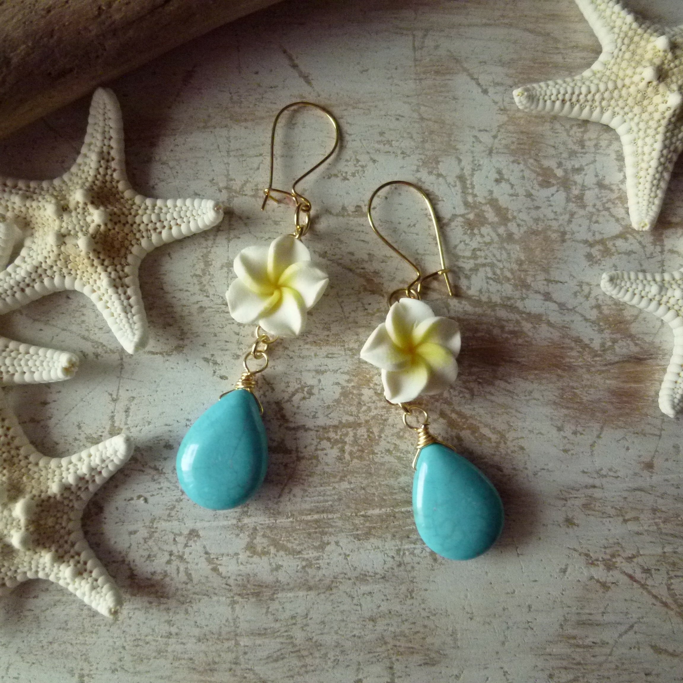 ♡ハンドメイド デザイン ピアス アクセサリー 小粒 ターコイズブルー 