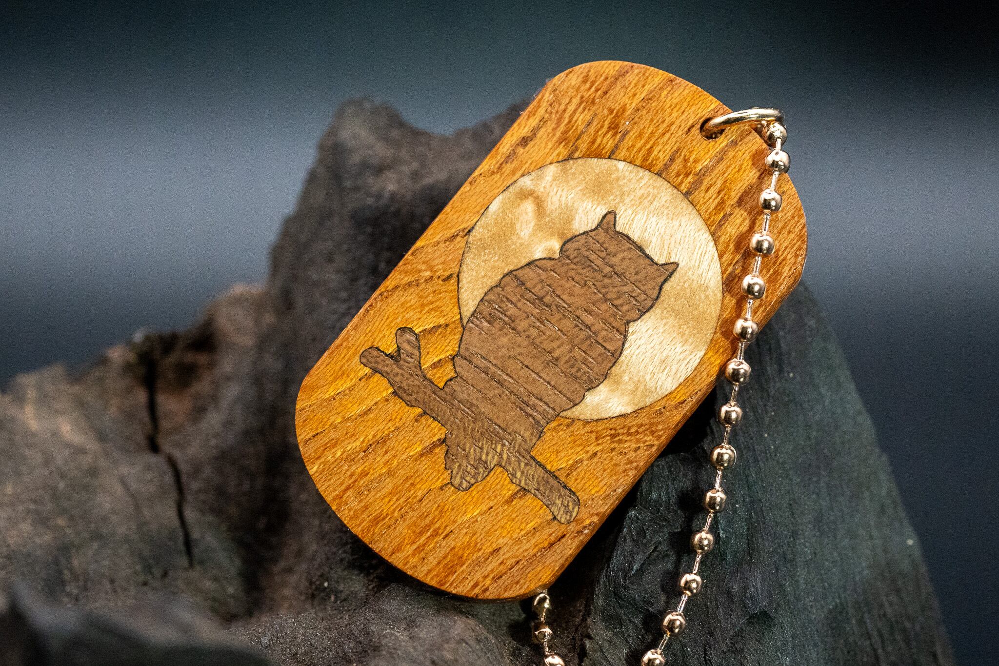 【日本を代表する巨木】欅 (ケヤキ) ドッグタグ 象嵌 夜とミミズク