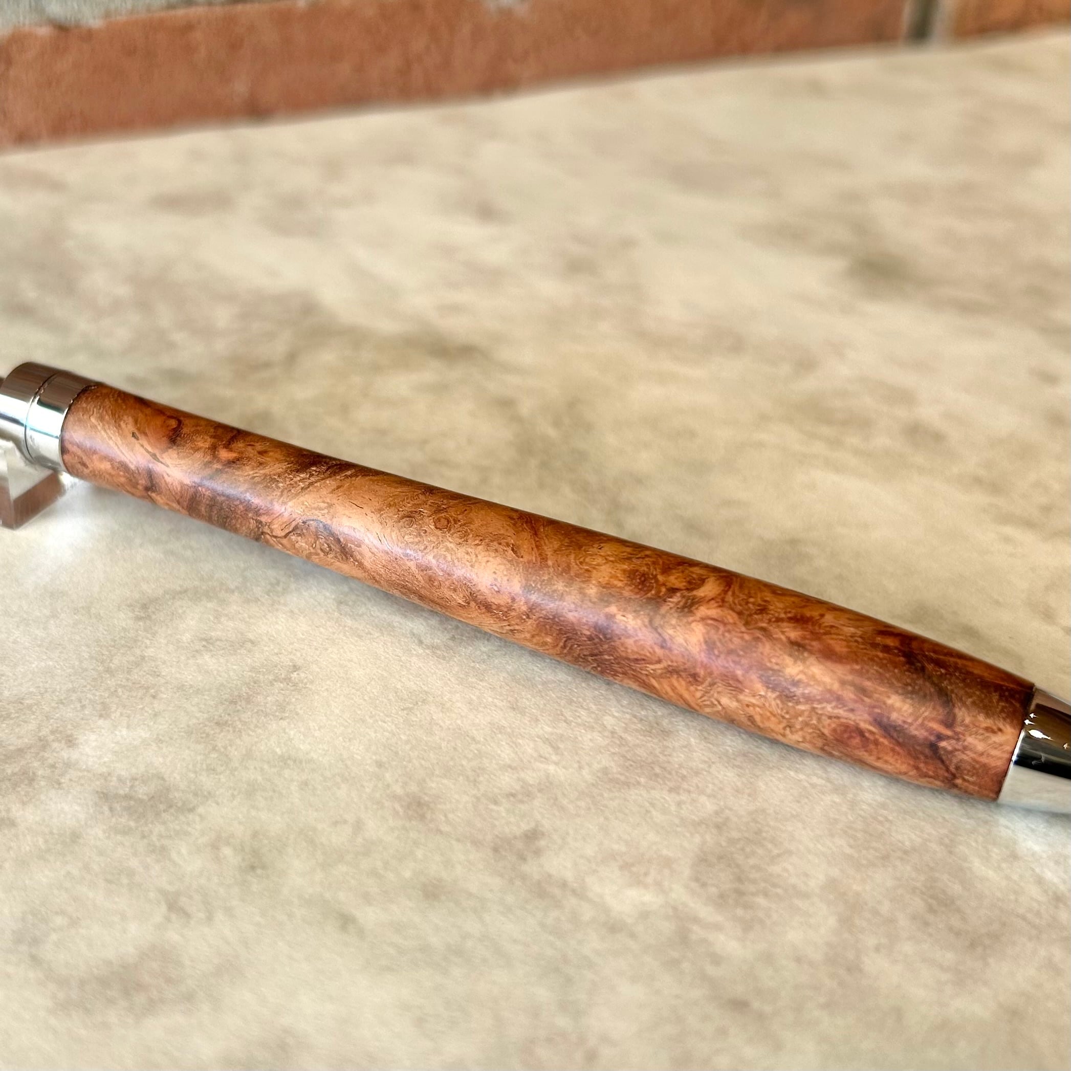 こぶた工房【ローズウッド瘤 特上杢】 ボールペン換装可 | ペンネジューク