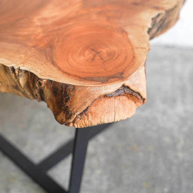 笑顔がかわいい欅のコーヒーテーブル