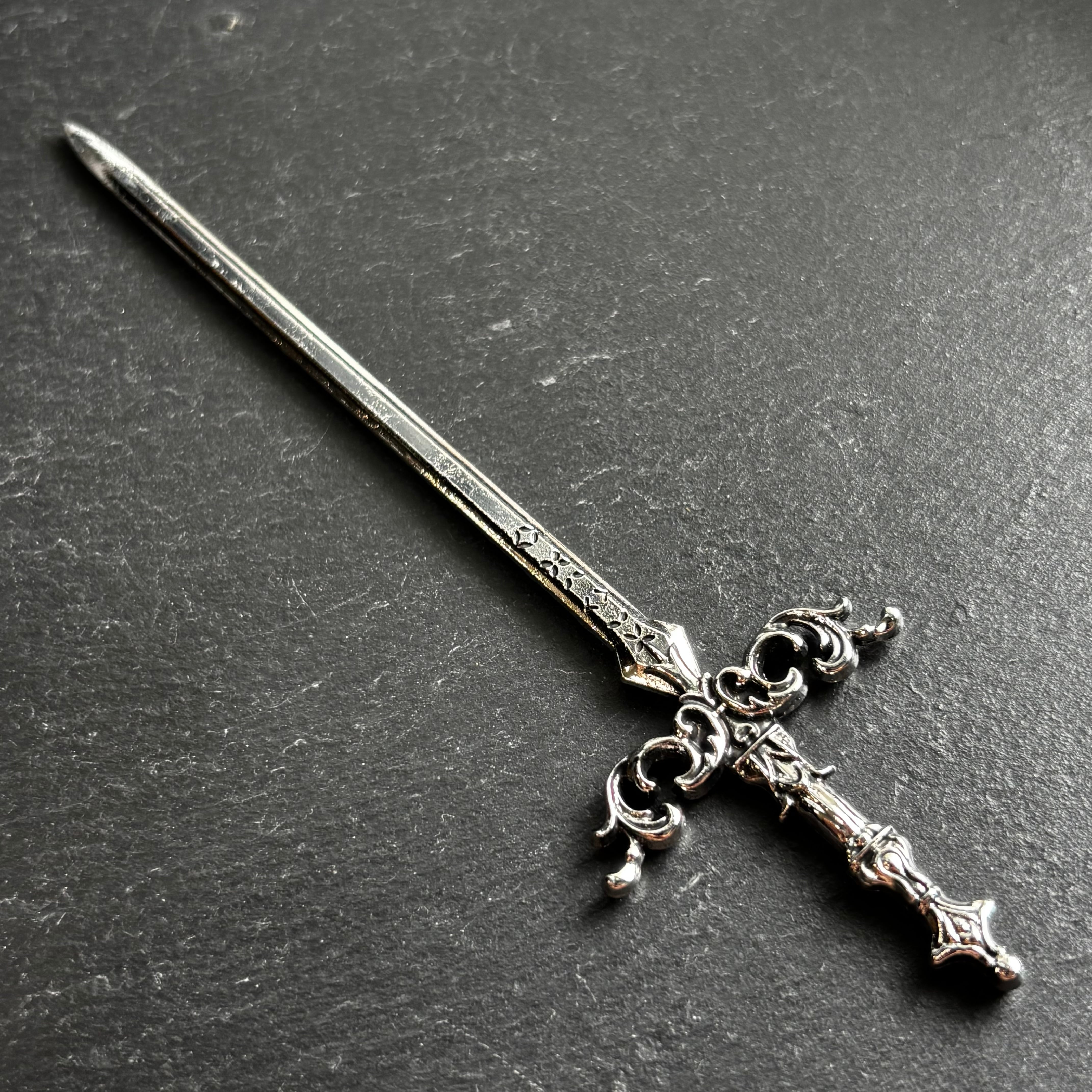魔法剣《ルーンブレイド》の簪（かんざし）【髪飾り】 | 異世界雑貨屋