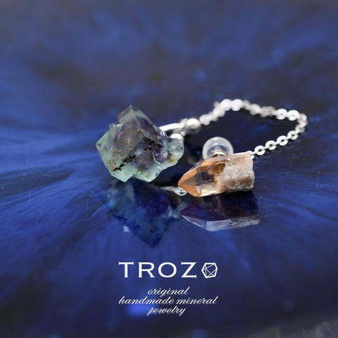フローライト 【020 0 Collection】 フローライト × トパーズ 鉱物原石 イヤーカフ&ピアス 天然石 アクセサリー (No.3673)