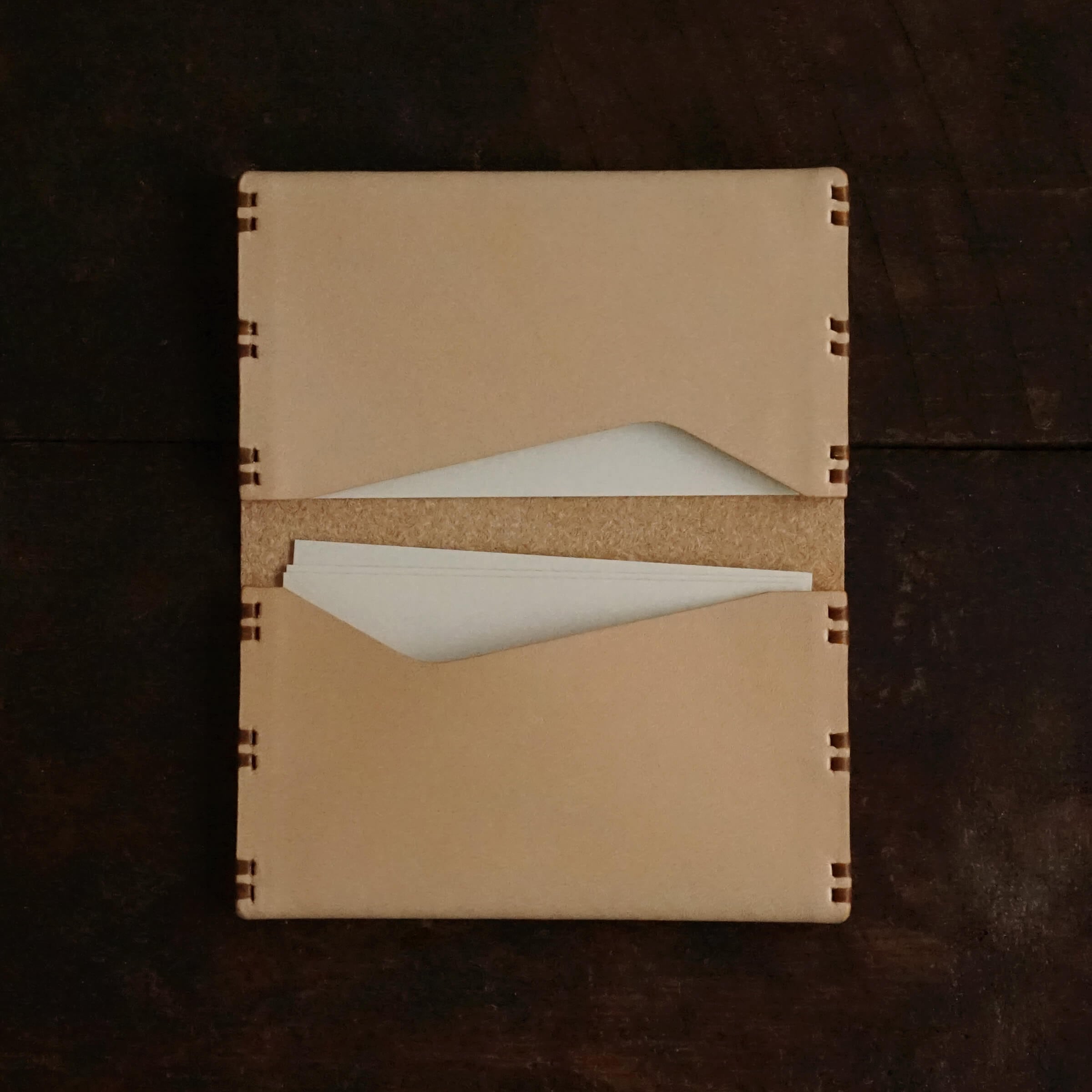 名刺 / カード入れ 薄型中開き 牛ヌメ革