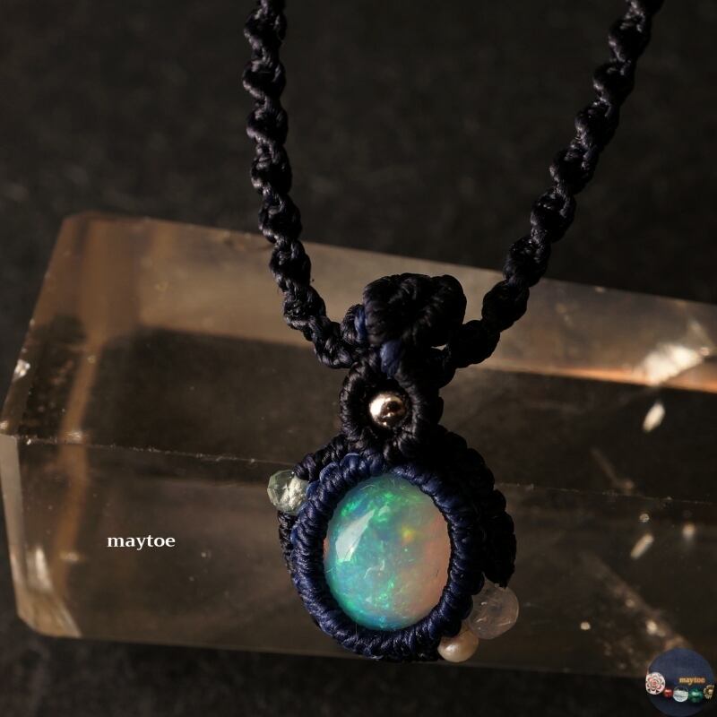 エチオピア産プレシャスオパールの一点物マクラメネックレス - Clione - <金属フリー>