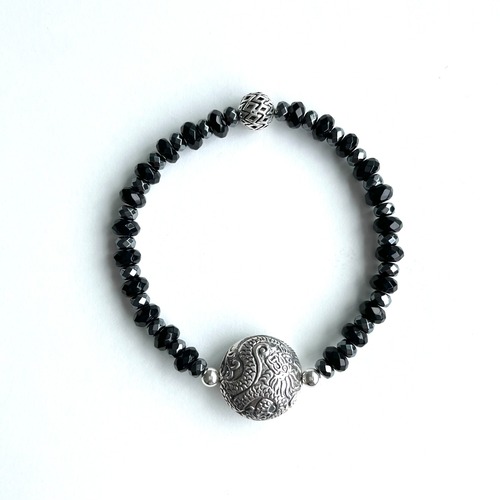 黒オニキスとヘマタイト•龍のゴムブレスレット