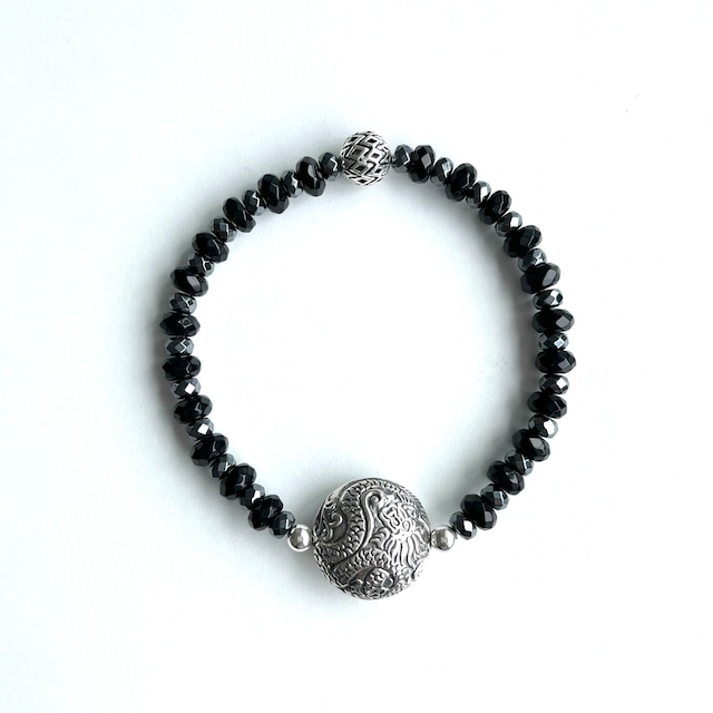 黒オニキスとヘマタイト•龍のゴムブレスレット