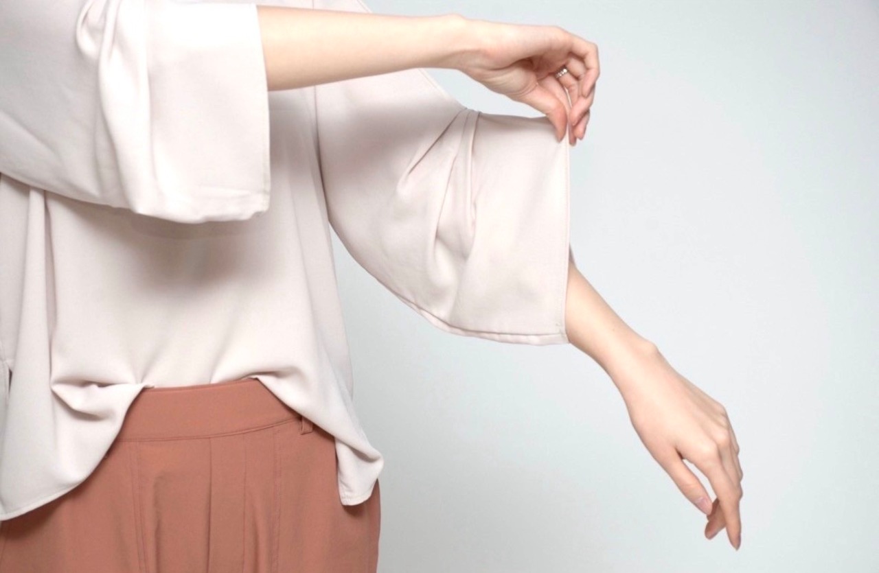 【praia】 袖タックティラウス　LER2609