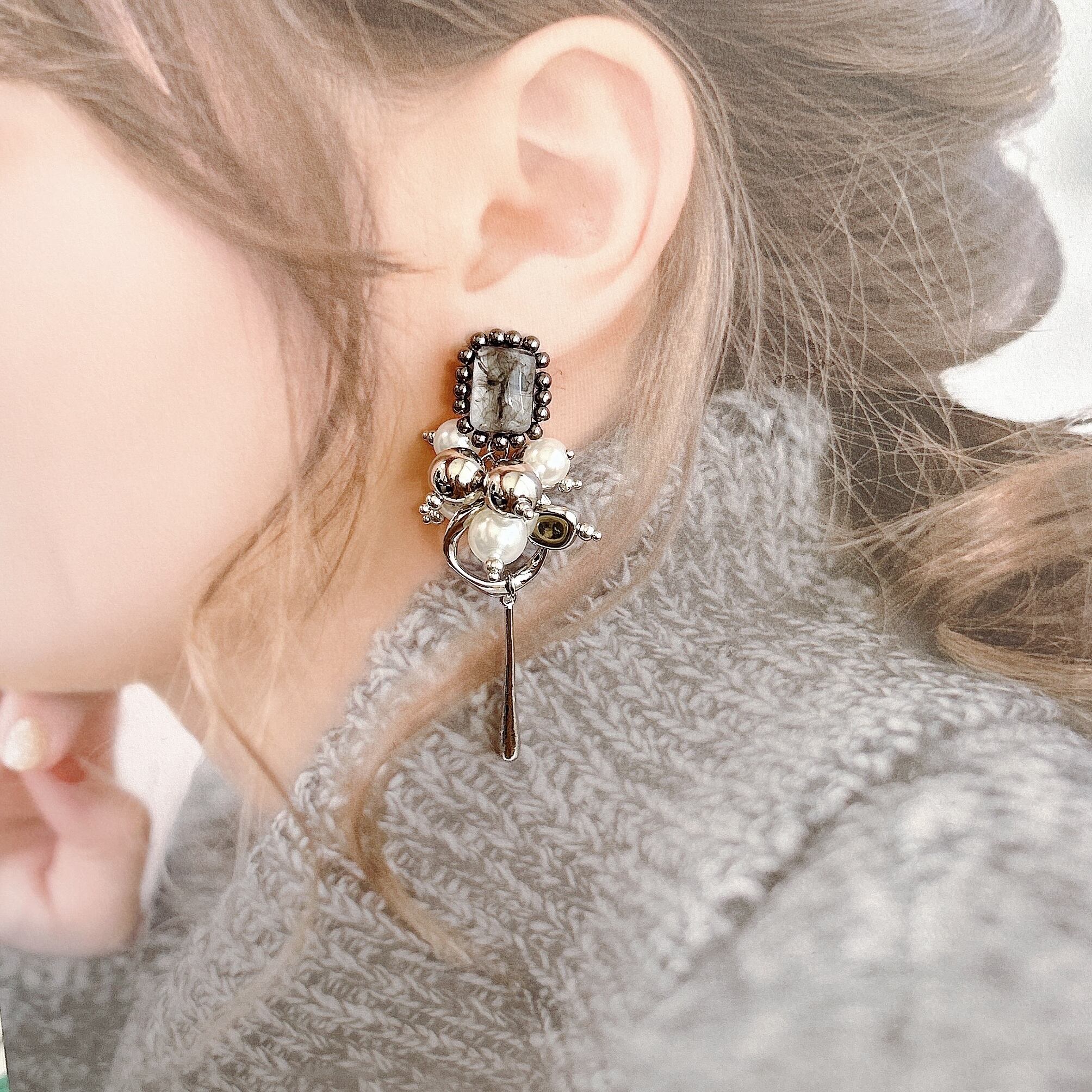 906 再販 シルバー ベージュ 大ぶり ハンドメイド おしかっ ピアス 