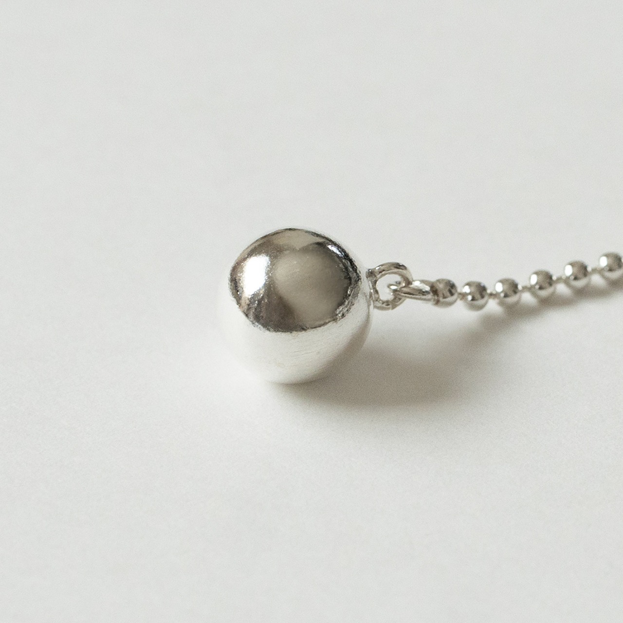 シルバーピアス ボールチェーン