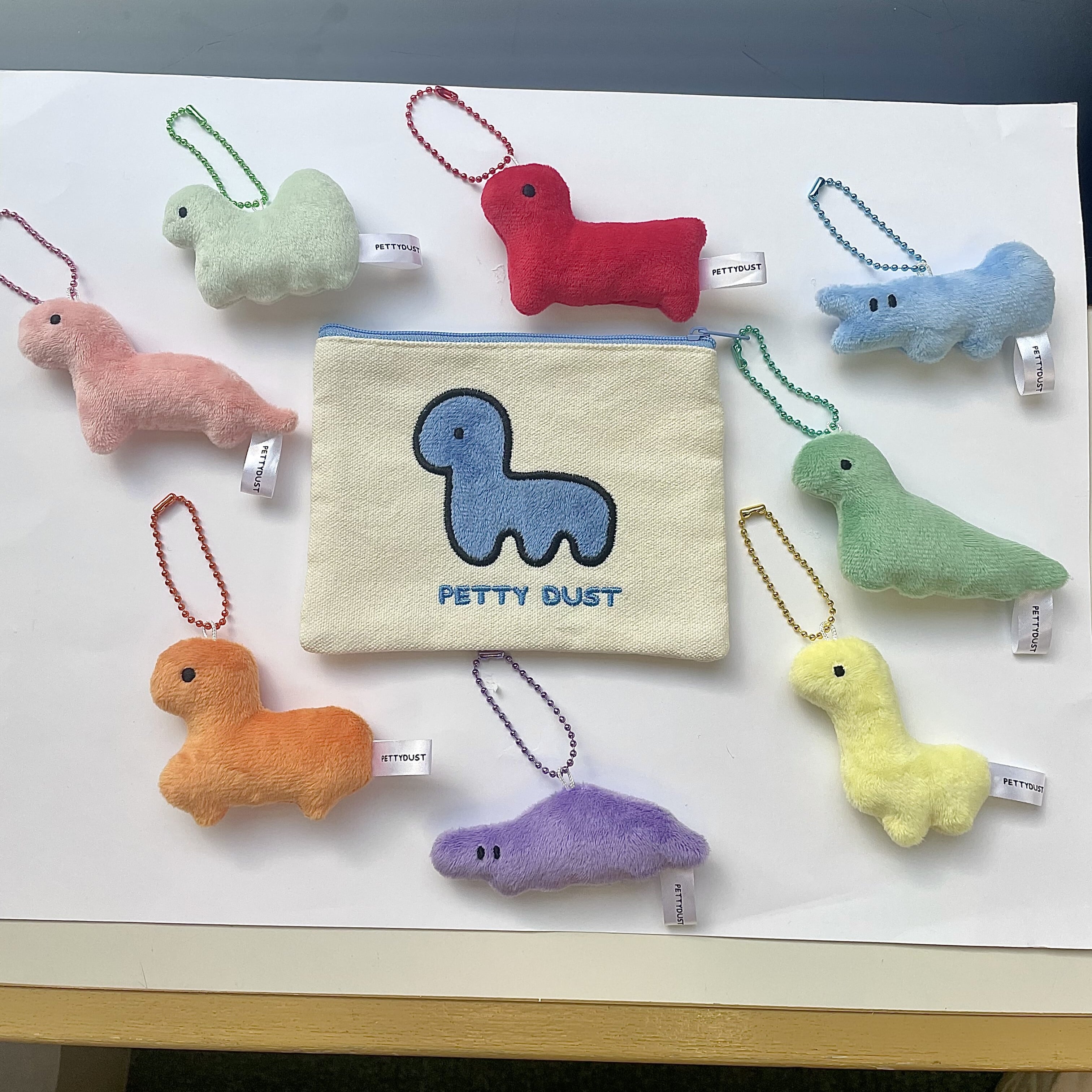 PETTYDUST（ウジュモンジ ）】 ナゲットキーリング / 草食恐竜 | .zip