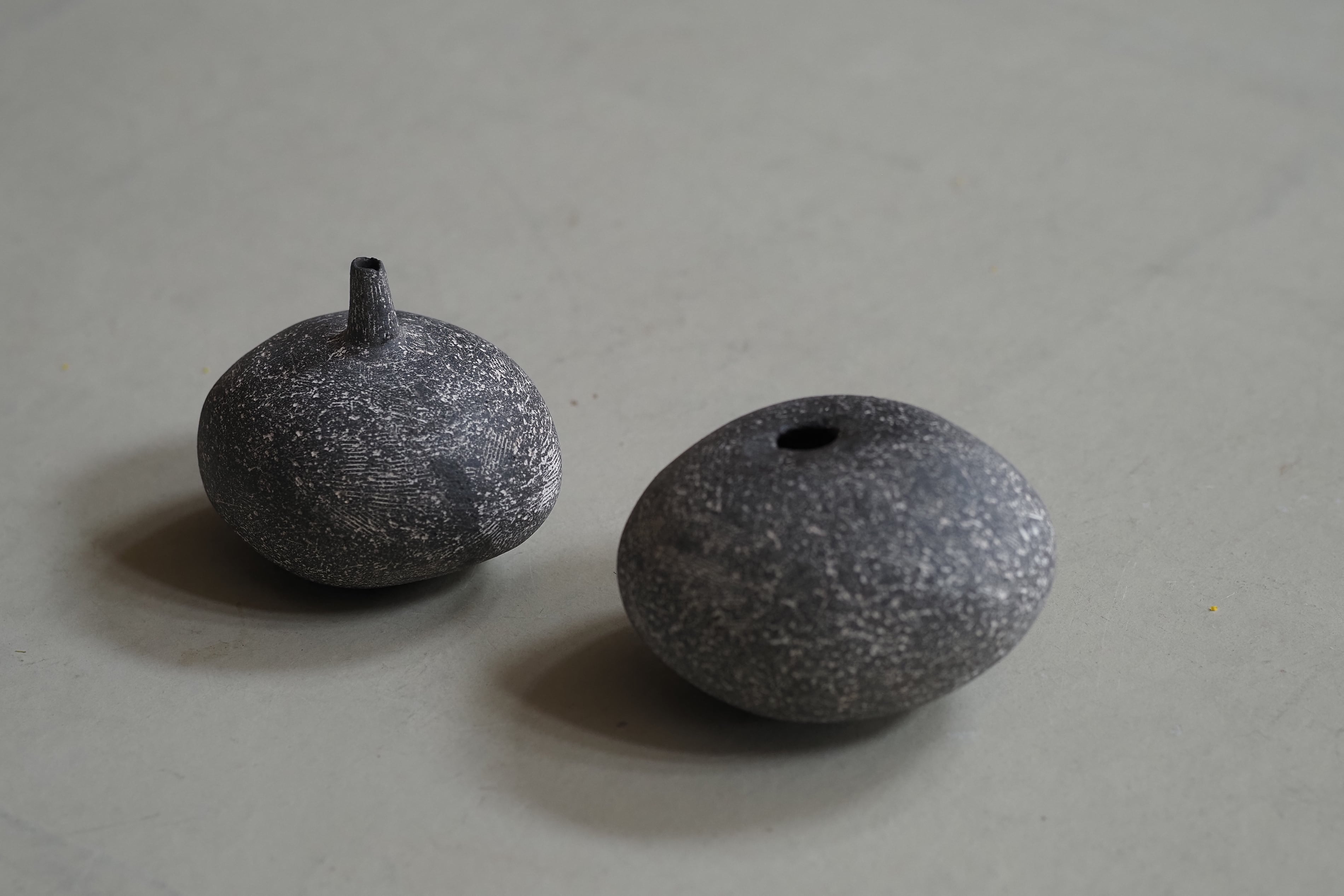 村上 躍 129.焼締積石花器 | 陶屋なづな