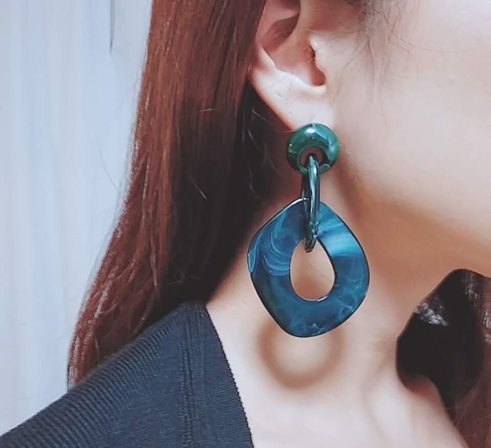 幾何学模様 グリーン 緑 ドロップピアス イヤリング 深緑 マーブル クリスマス 大理石 ゴージャス