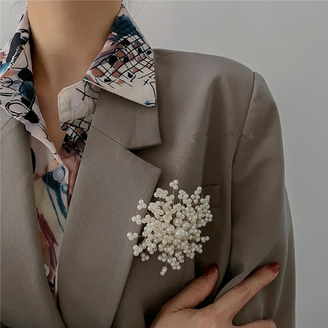 Pearl-like Decoration Brooch 01176