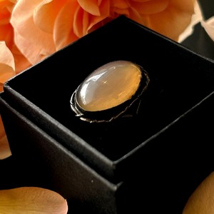 アプリコットカラーの指輪