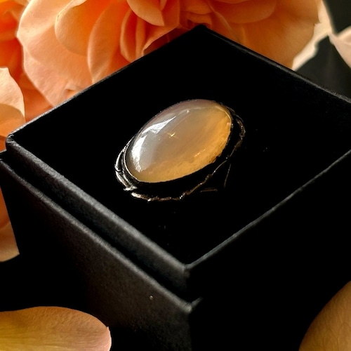 アプリコットカラーの指輪