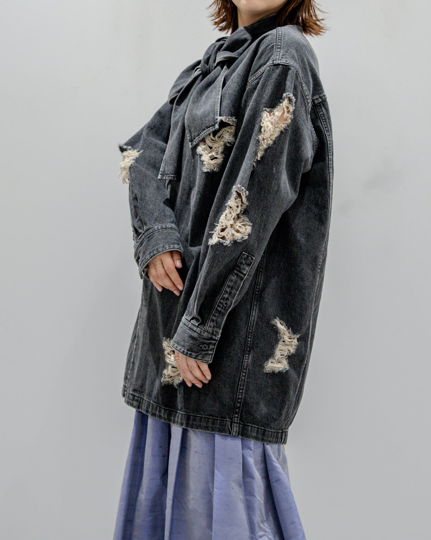 トップス BELPER DENIM BOWTIE BLOUSE (BLACK) BELPER(ベルパー)のDENIM BOWTIE BLOUSE BLACK(トップス)の通販