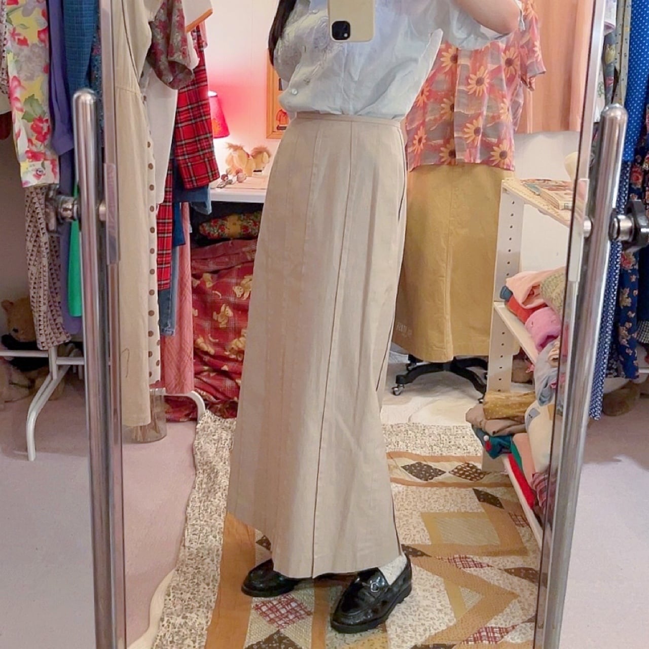 beige pleats side slit long skirt