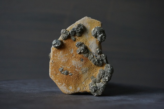 パイライト / リモナイト  Pyrite / Limonite