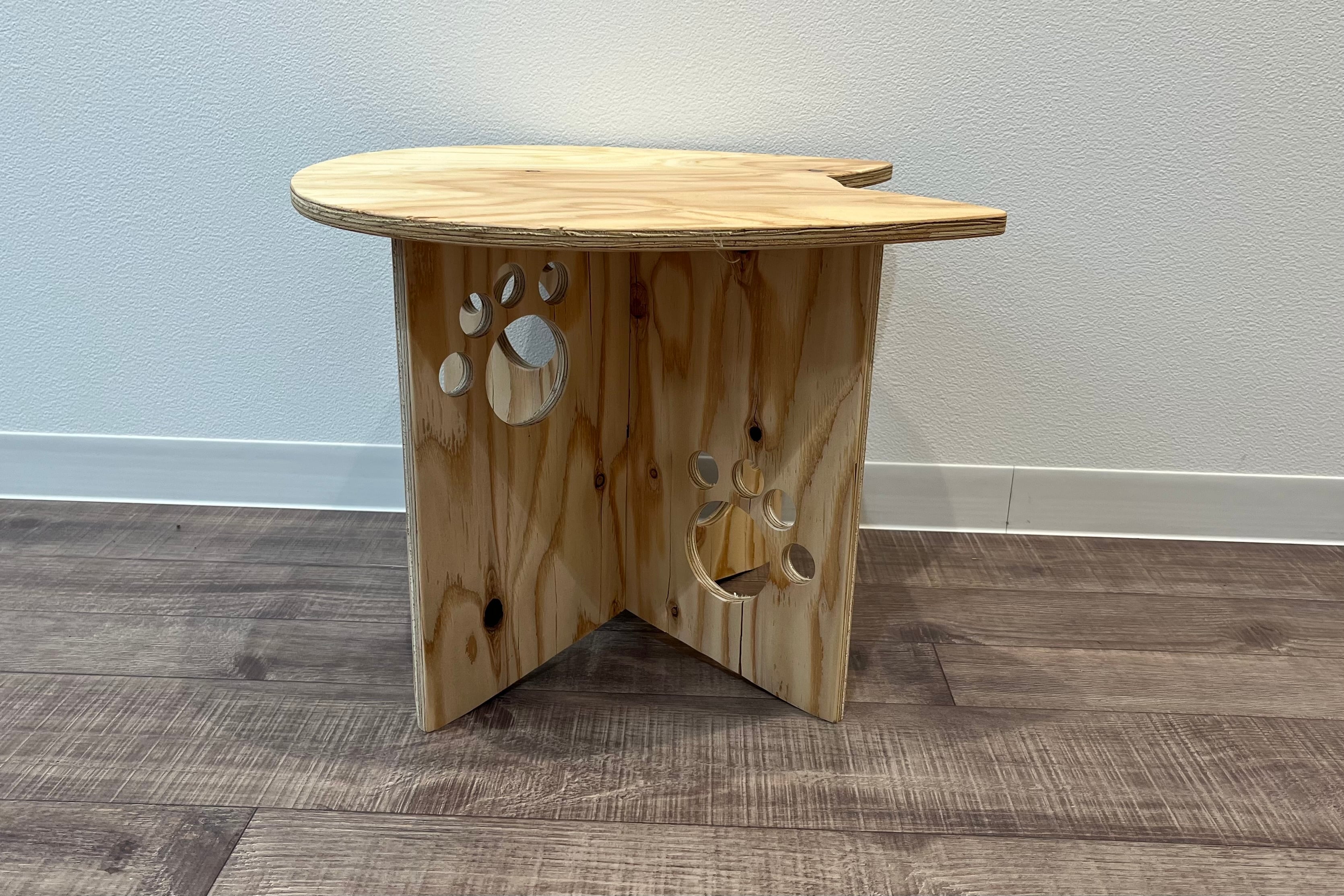 にゃんこテーブル（針葉樹） | 家具屋が作るにゃんこグッズ