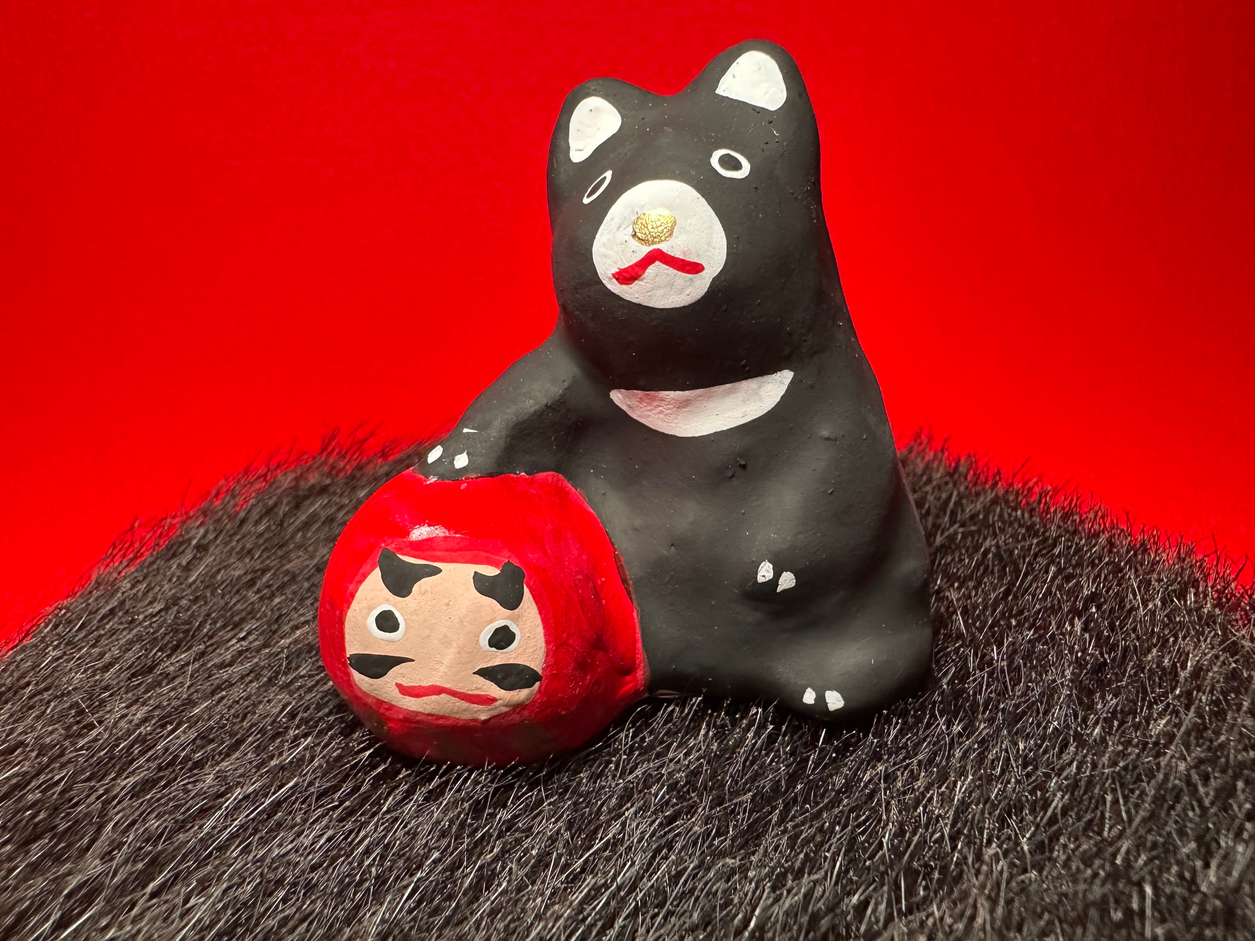 【ダルマ熊】福を抱えるクマ