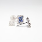 ミステリーセッティング サファイア ピアス K18(WG) / 1.120ct / DA 0.210ct