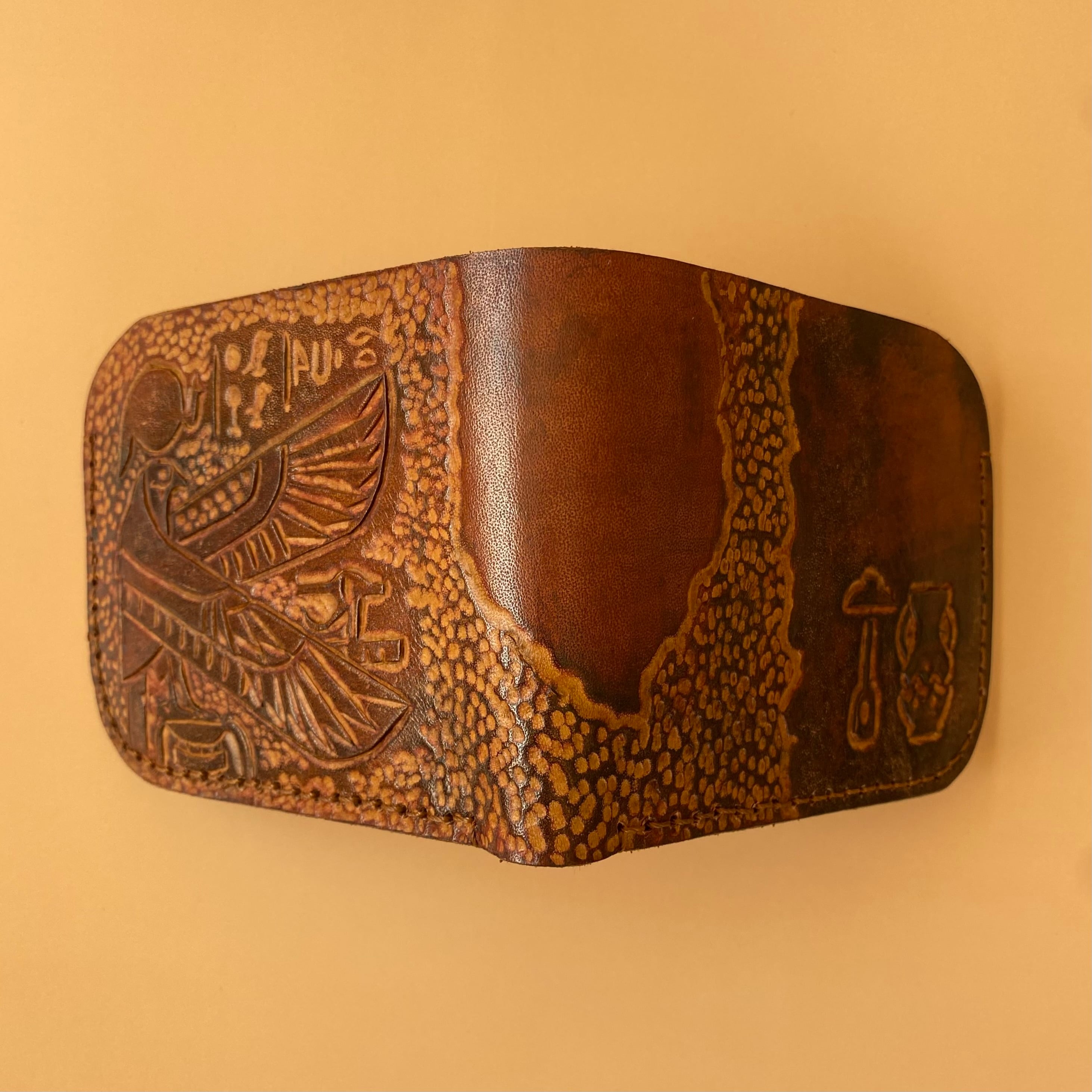 一点物】【本革】二つ折りアートウォレット 古代エジプト柄5（ホルス神