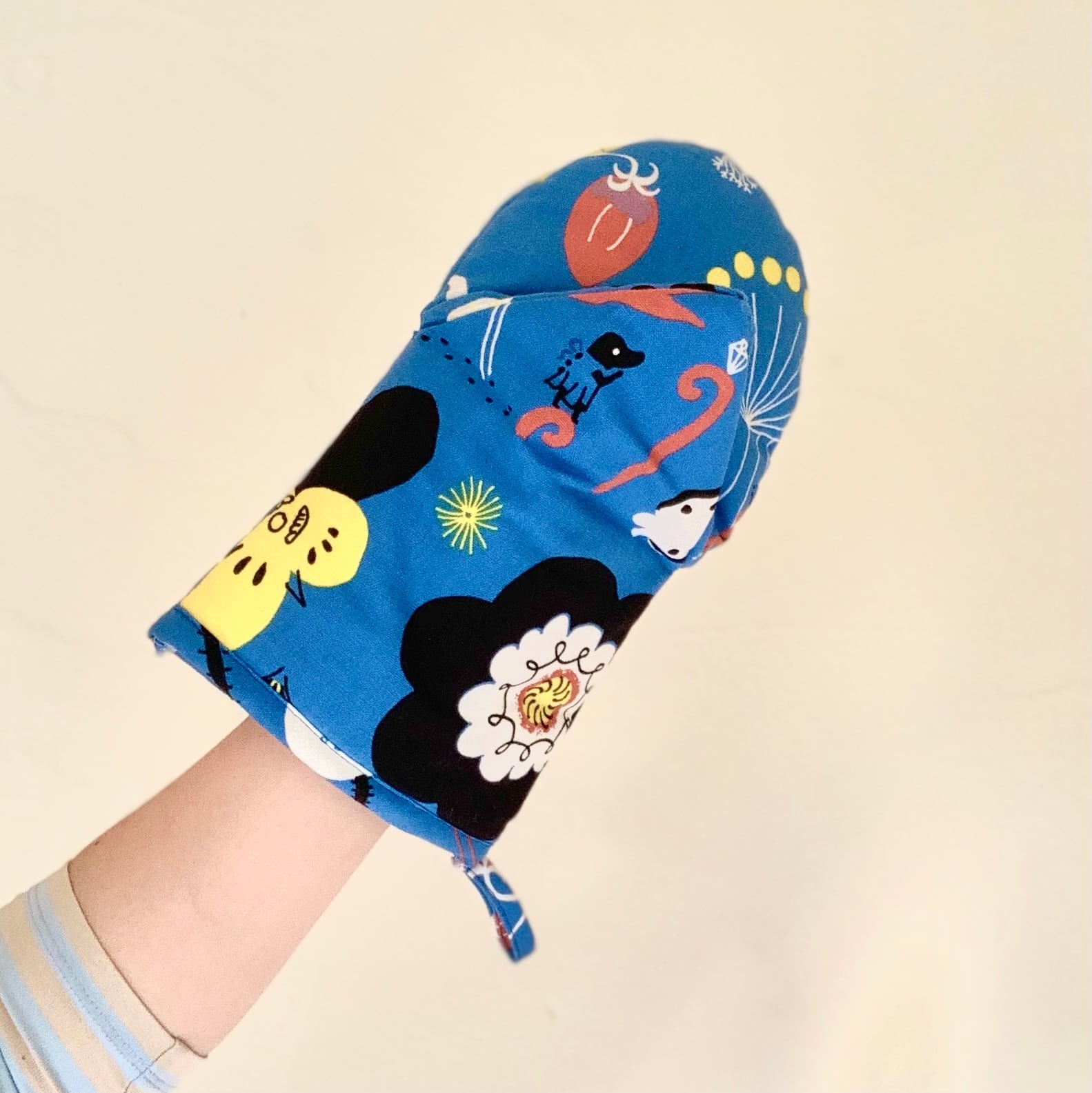 ひみつのはなぞの柄・ブルーのミトン | etocoto ®︎ 絵 と 子 と 暮 ら す